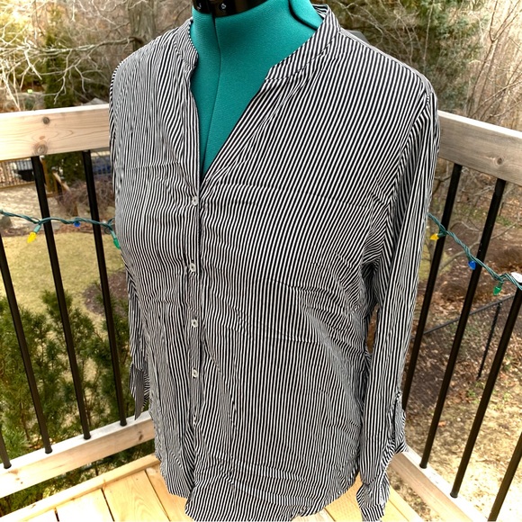 2for$30 NWOT Black & White Striped Button Shirt Blouse Size 12 - Picture 4 of 8